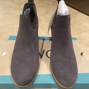 TOMS Kallie Pavement Grey Suede Shoes - size 6.5.